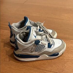 Air Jordan 4 Retro ‘Military Blue’ kids sneakers